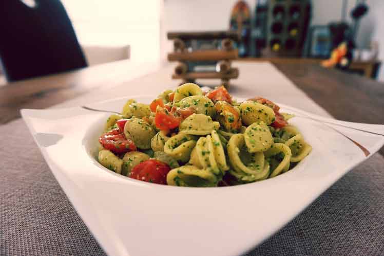 Pasta pesto met geitenkaas en tomaat