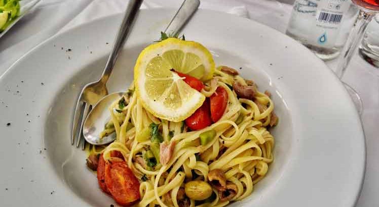 Tagliatelle met broccoli en pesto